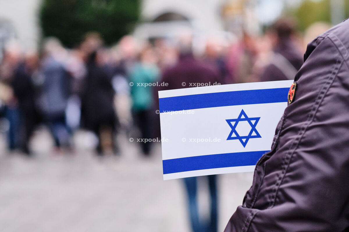 Solidarität an der Düsseldorfer Synagoge