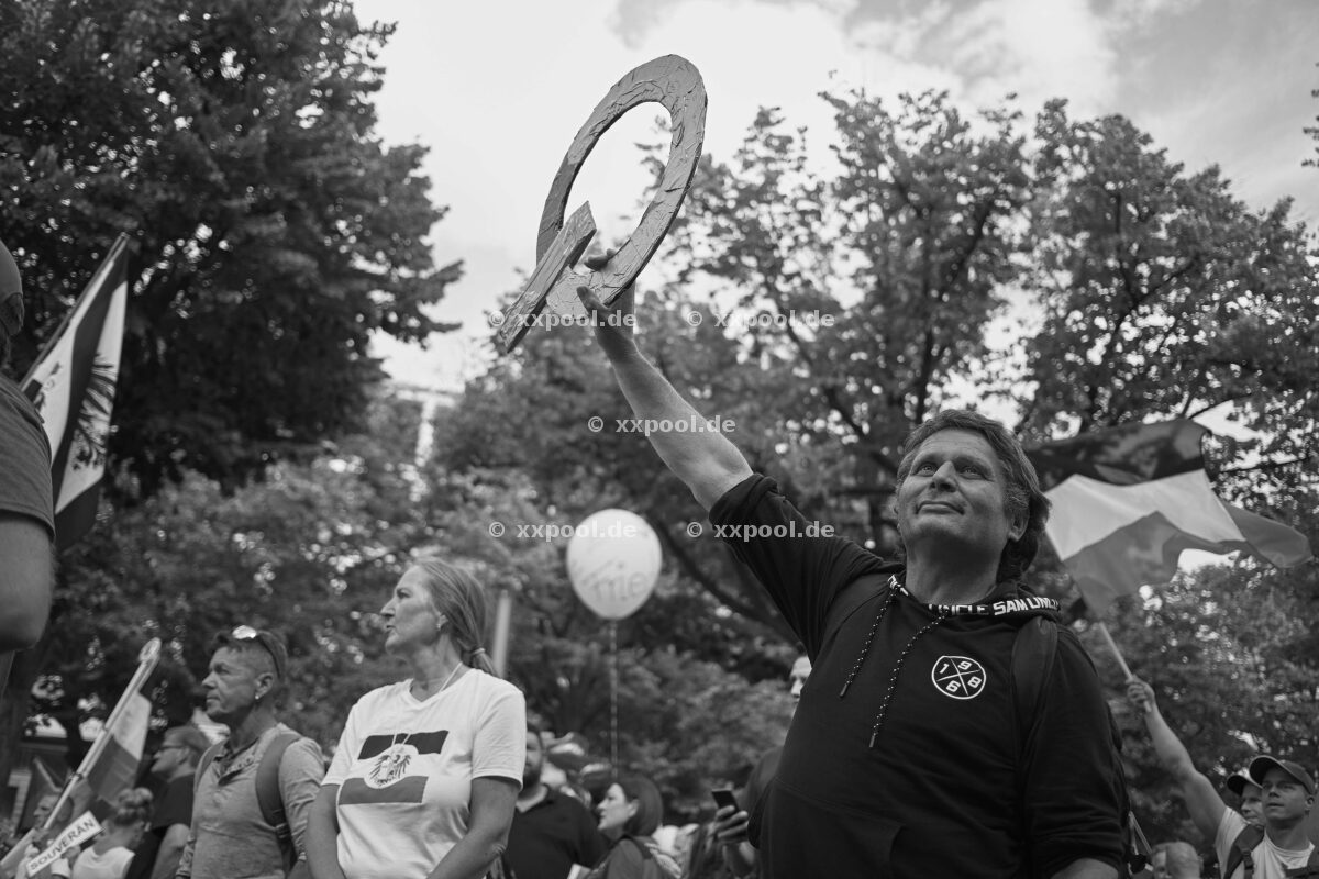Reichsbürger, Corona-Leugner und Neonazis in Berlin