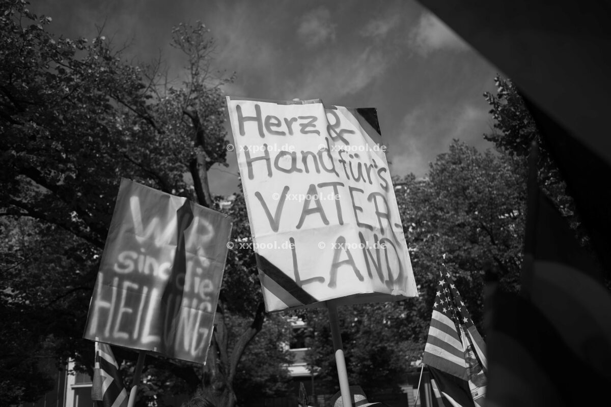 Reichsbürger, Corona-Leugner und Neonazis in Berlin